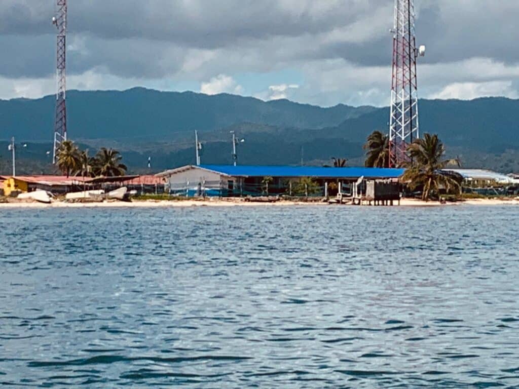 Diseño, rehabilitación y construcción del Colegio Félix E Oller, Comarca Guna Yala, Isla Narganá